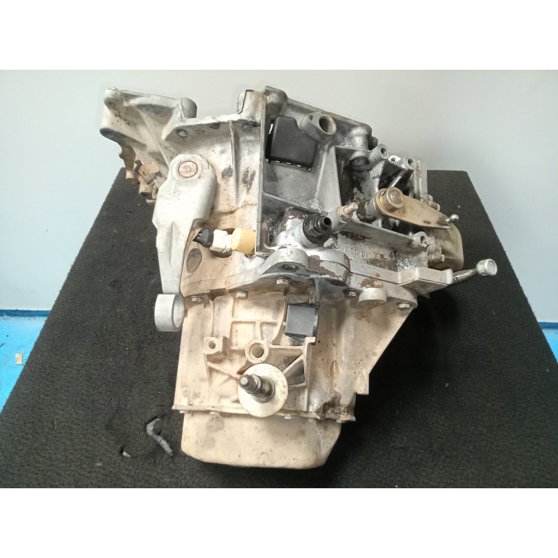 Recambio de caja cambios para peugeot 205 berlina 1.8 diesel referencia OEM IAM 20CL09 5.VELOCIDADES MANUAL