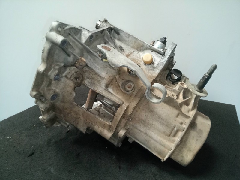 Recambio de caja cambios para peugeot 205 berlina 1.8 diesel referencia OEM IAM 20CL09 5.VELOCIDADES MANUAL