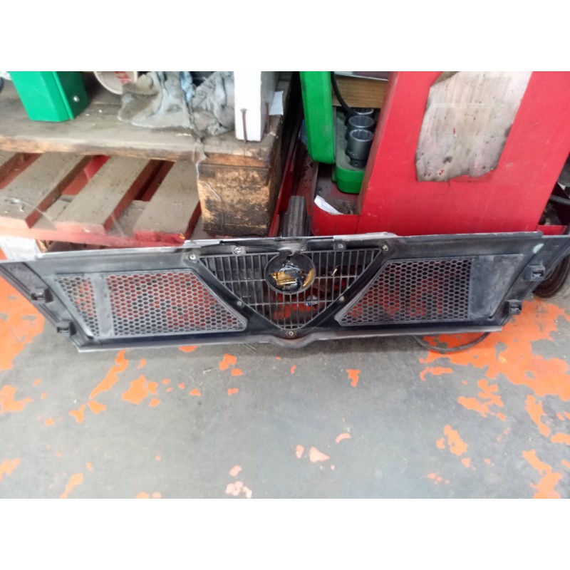 Recambio de rejilla delantera para alfa romeo 33 berlina 1.5 referencia OEM IAM   