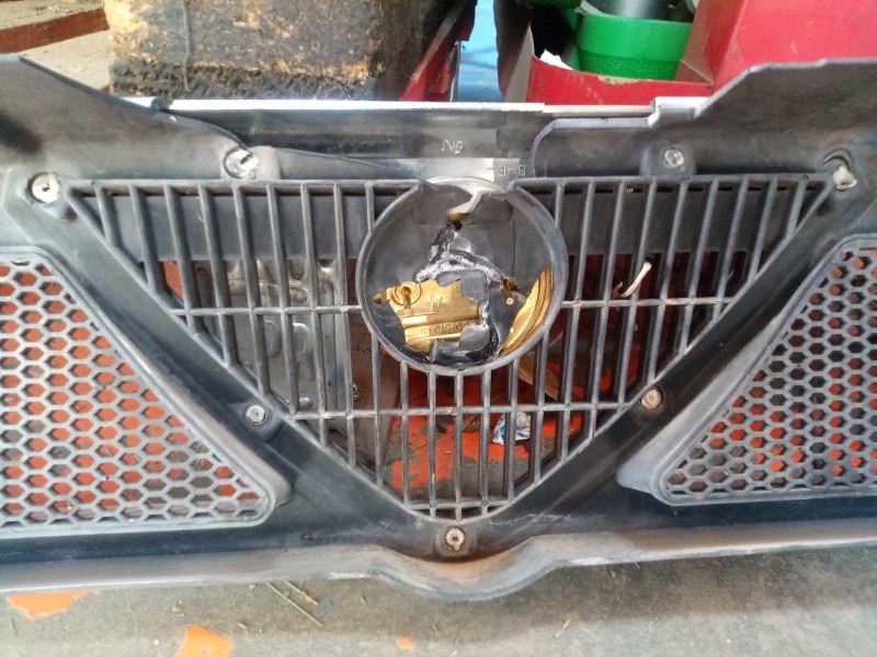 Recambio de rejilla delantera para alfa romeo 33 berlina 1.5 referencia OEM IAM   