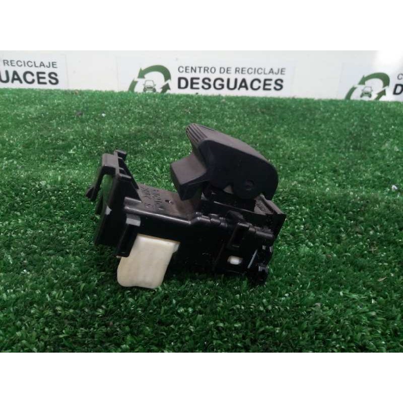 Recambio de mando elevalunas trasero izquierdo para toyota auris 1.3 16v cat referencia OEM IAM 8292V95  