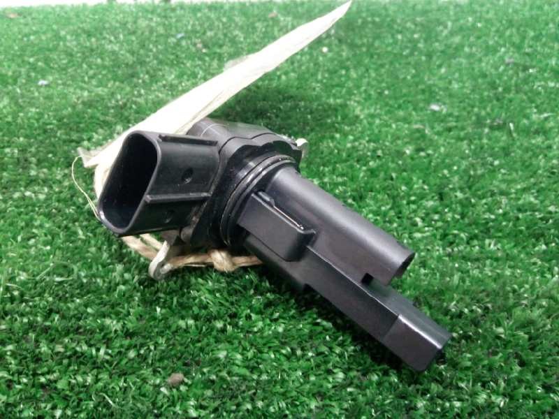 Recambio de caudalimetro para toyota auris 1.3 16v cat referencia OEM IAM 2220437010-1974005080-04L09  DENSO