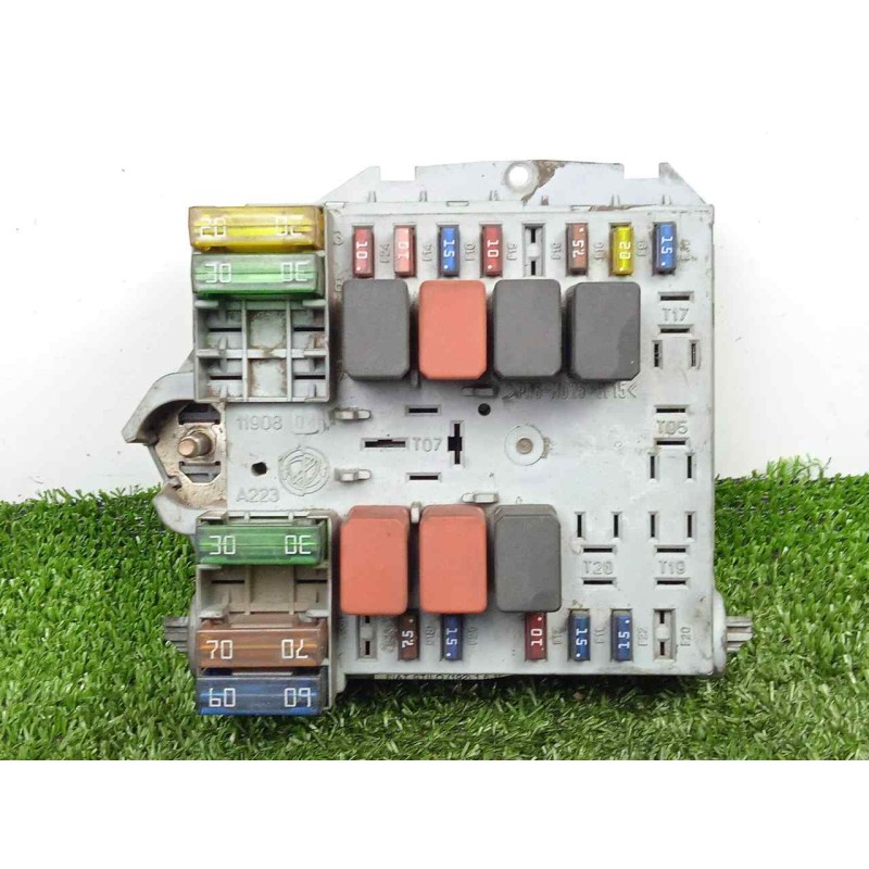 Recambio de caja reles / fusibles para fiat stilo (192) 1.6 16v cat referencia OEM IAM 46796533  