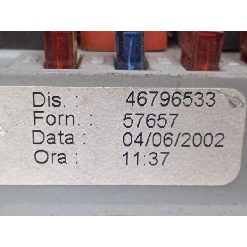 Recambio de caja reles / fusibles para fiat stilo (192) 1.6 16v cat referencia OEM IAM 46796533  