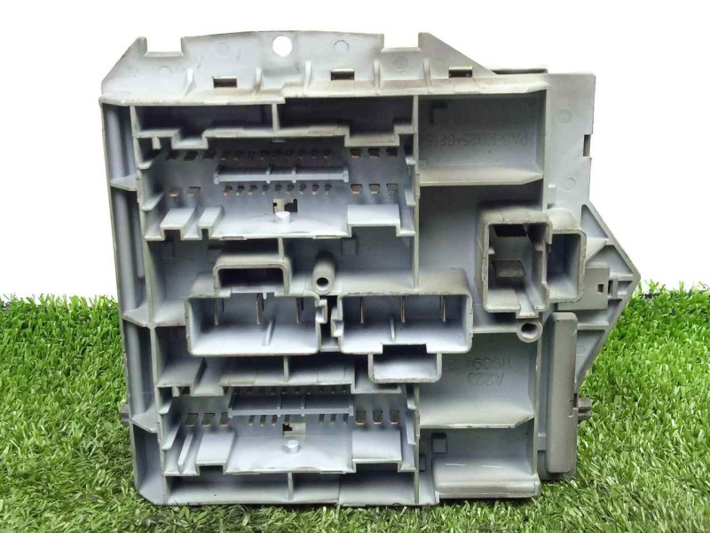Recambio de caja reles / fusibles para fiat stilo (192) 1.6 16v cat referencia OEM IAM 46796533  