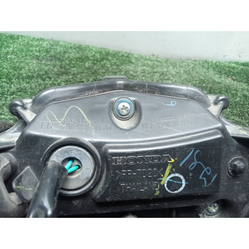 Recambio de piloto trasero central para honda cb500 x referencia OEM IAM 33701MJWJ82 13-18 