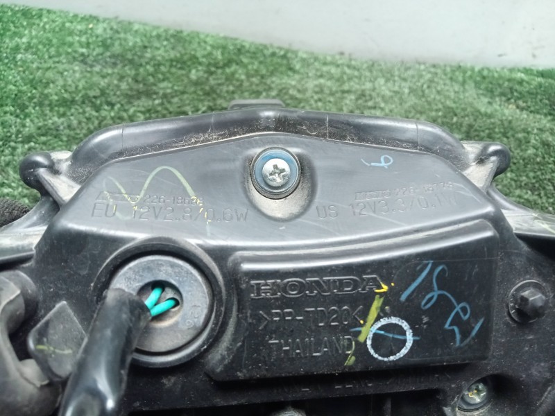 Recambio de piloto trasero central para honda cb500 x referencia OEM IAM 33701MJWJ82 13-18 