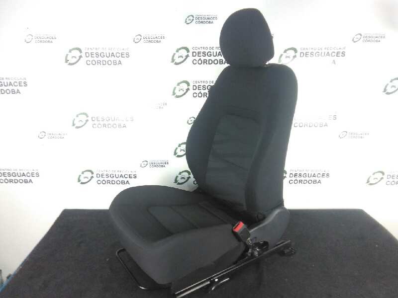 Recambio de asiento delantero derecho para kia cee´d 1.4 cat referencia OEM IAM  3.PUERTAS ABATIBLE