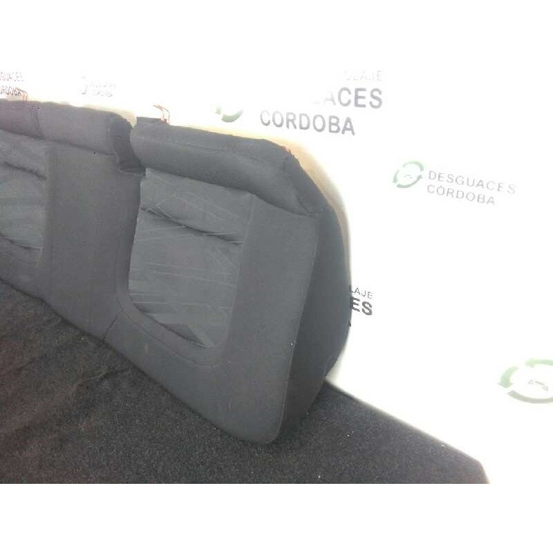 Recambio de asientos traseros para kia cee´d 1.4 cat referencia OEM IAM  PARTE.BAJA 