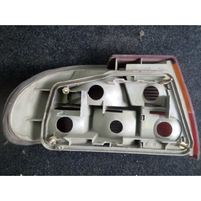 Recambio de piloto trasero derecho para ford mondeo berlina/familiar (fd) referencia OEM IAM  4.PUERTAS AMBAR