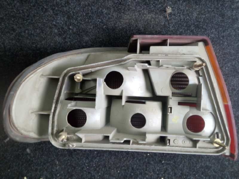 Recambio de piloto trasero derecho para ford mondeo berlina/familiar (fd) referencia OEM IAM  4.PUERTAS AMBAR