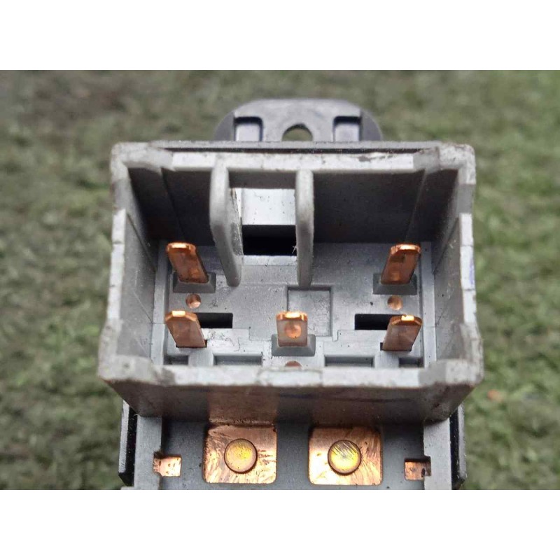 Recambio de mando elevalunas delantero derecho para hyundai i10 1.1 12v cat referencia OEM IAM 202005491 5.PINES 