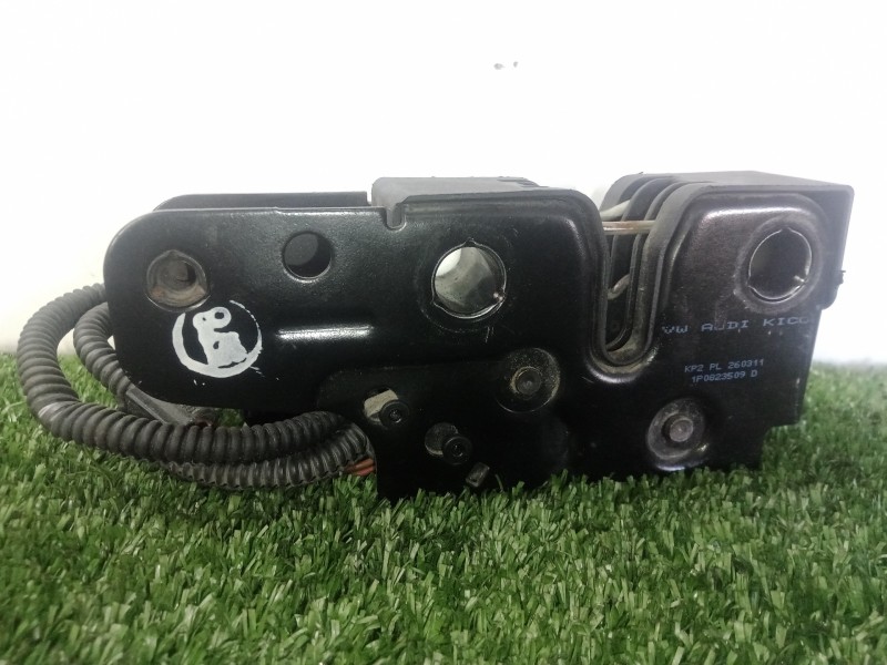 Recambio de cerradura capot para seat leon (1p1) 1.6 tdi referencia OEM IAM 1P0823509D  