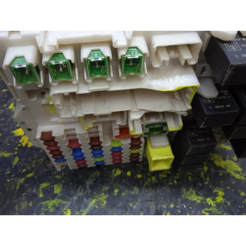 Recambio de caja reles / fusibles para mitsubishi colt berlina 5 (z30a) 1.1 cat referencia OEM IAM MN108319  