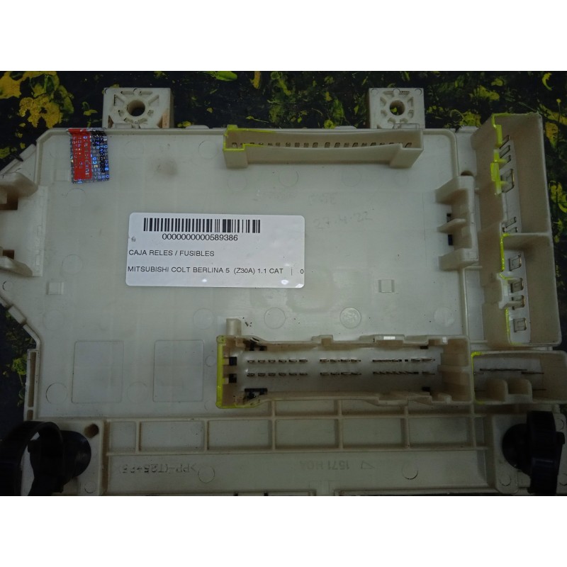 Recambio de caja reles / fusibles para mitsubishi colt berlina 5 (z30a) 1.1 cat referencia OEM IAM MN108319  