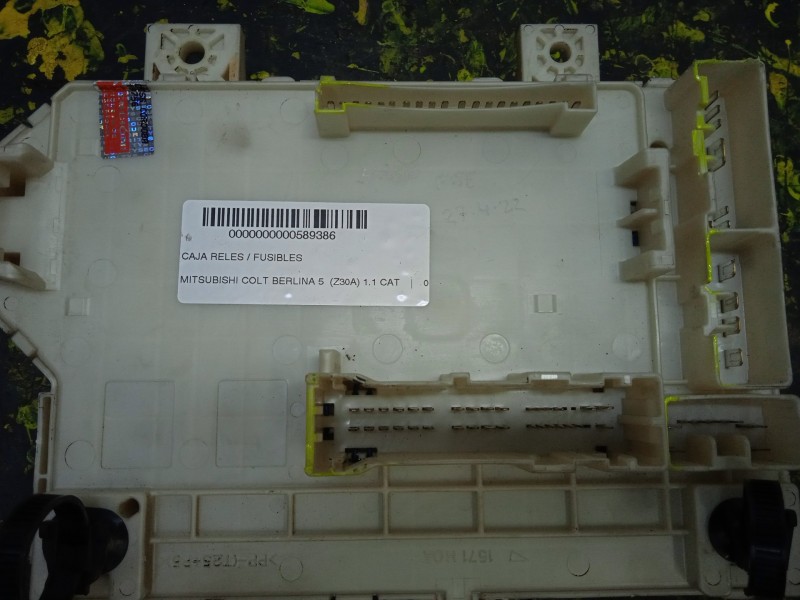 Recambio de caja reles / fusibles para mitsubishi colt berlina 5 (z30a) 1.1 cat referencia OEM IAM MN108319  