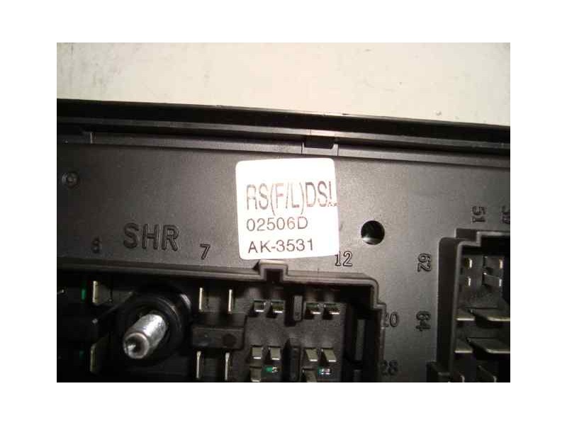 Recambio de caja reles / fusibles para kia carens 2.0 crdi ex monovolumen referencia OEM IAM 02506D-AK3531  