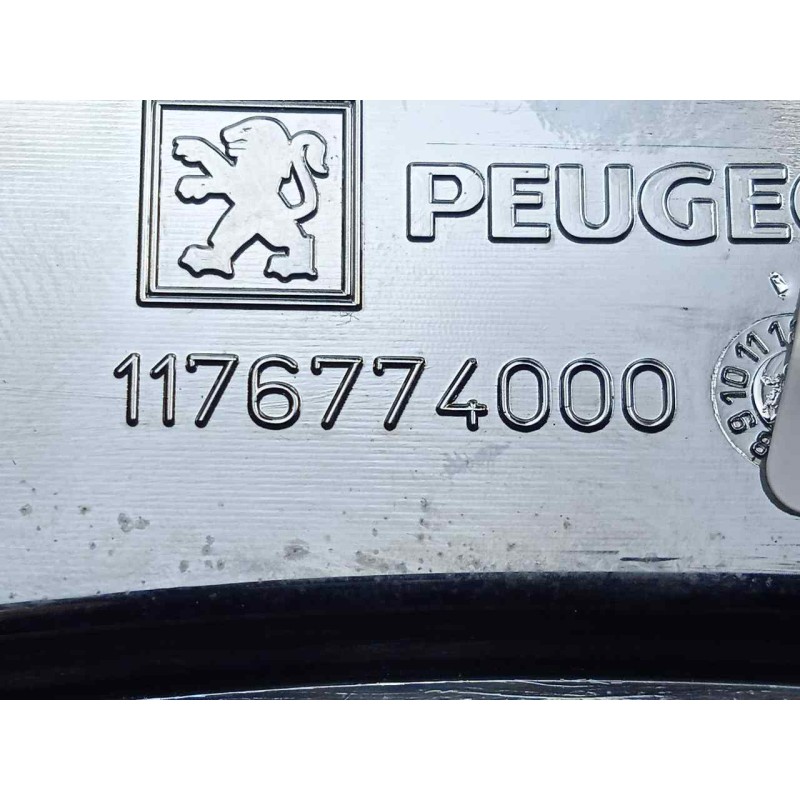Recambio de moldura para peugeot satelis ii 125 referencia OEM IAM 1176774000  