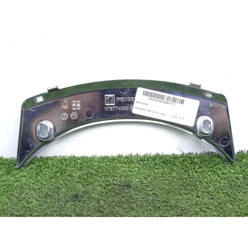 Recambio de moldura para peugeot satelis ii 125 referencia OEM IAM 1176774000  
