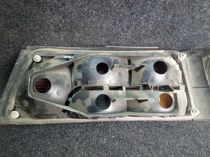 Recambio de piloto trasero izquierdo para peugeot 405 berlina referencia OEM IAM  ROJO/BLANCO 