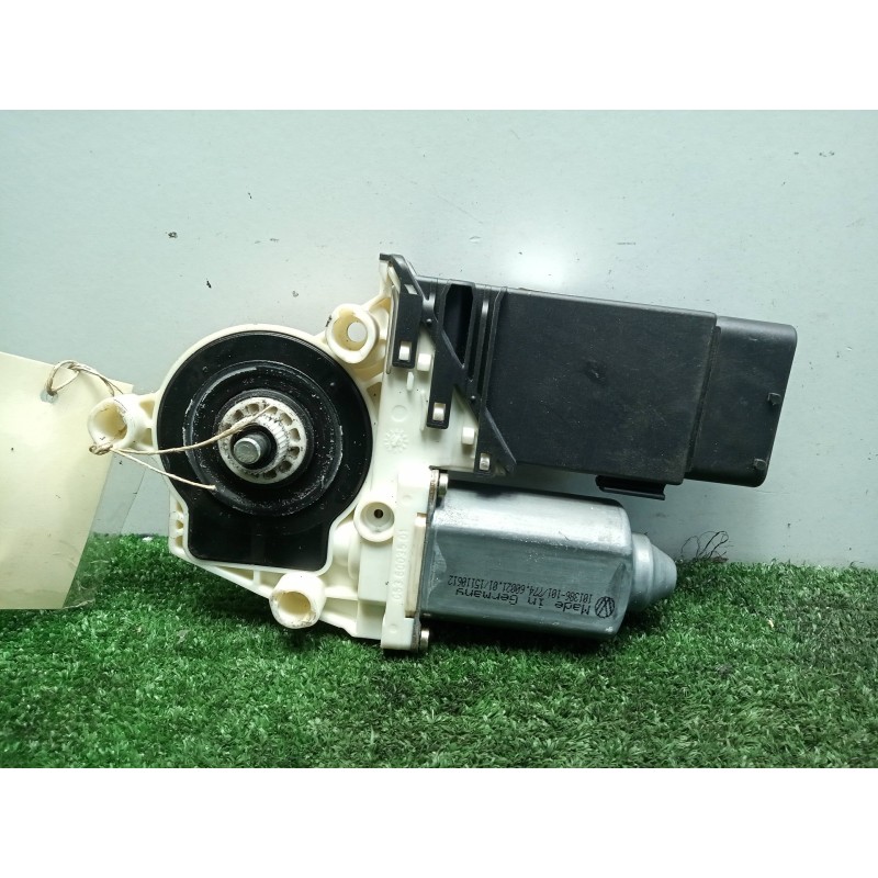 Recambio de motor elevalunas delantero derecho para seat leon (1m1) 1.6 16v referencia OEM IAM 9776101434203-F005S00048  