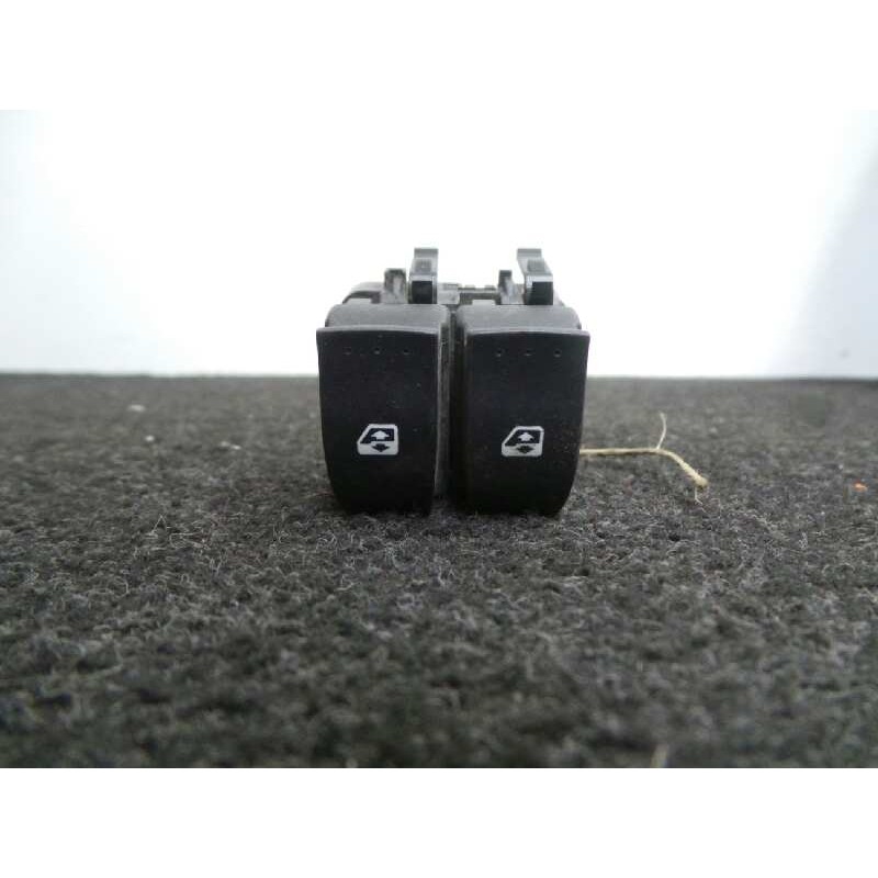 Recambio de mando elevalunas delantero izquierdo para renault laguna ii (bg0) referencia OEM IAM  CLAVIJA MARRON 2 BOTONES
