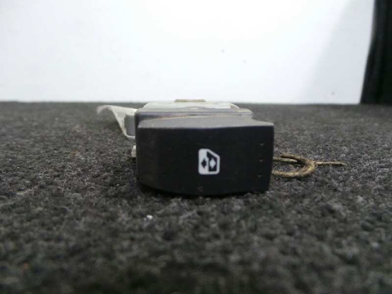 Recambio de mando elevalunas trasero derecho para renault scenic ii referencia OEM IAM   6 PINES