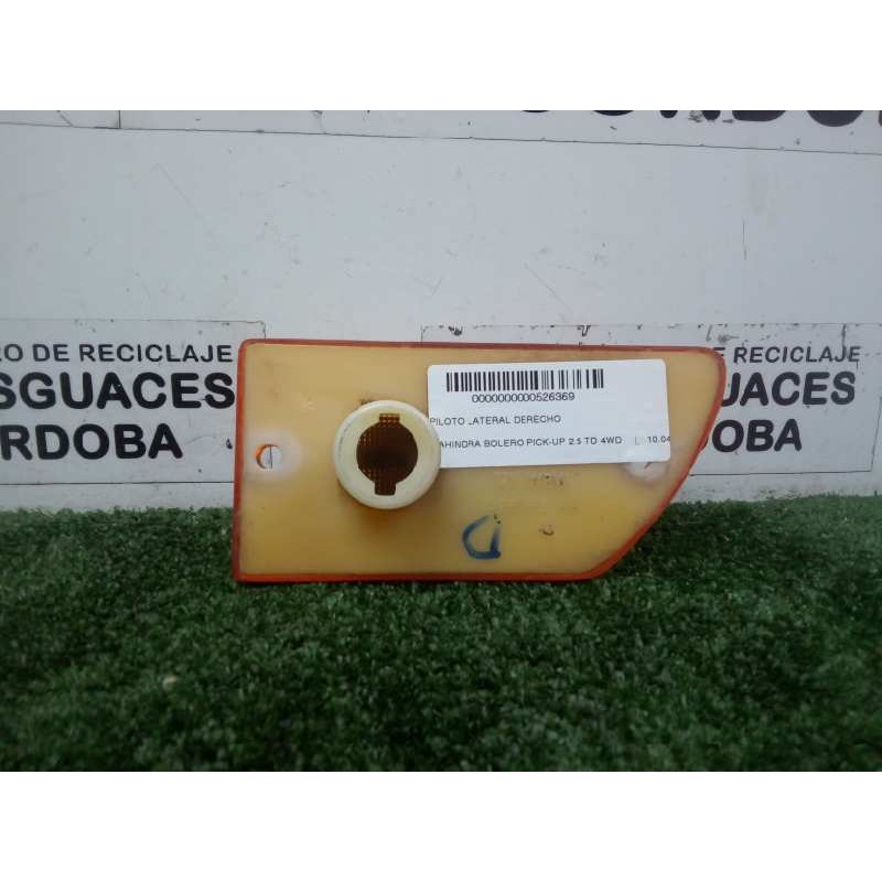 Recambio de piloto lateral derecho para mahindra bolero pick-up 2.5 td 4wd referencia OEM IAM  AMBAR 