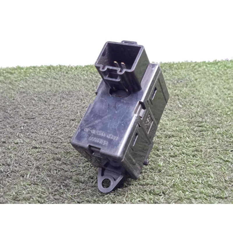 Recambio de mando elevalunas trasero derecho para daewoo tacuma 1.8 referencia OEM IAM 96190777  