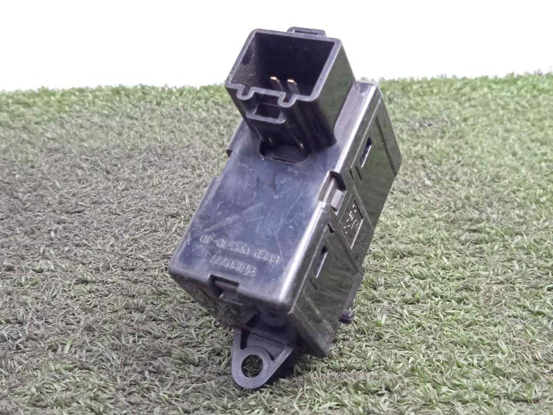 Recambio de mando elevalunas trasero derecho para daewoo tacuma 1.8 referencia OEM IAM 96190777  