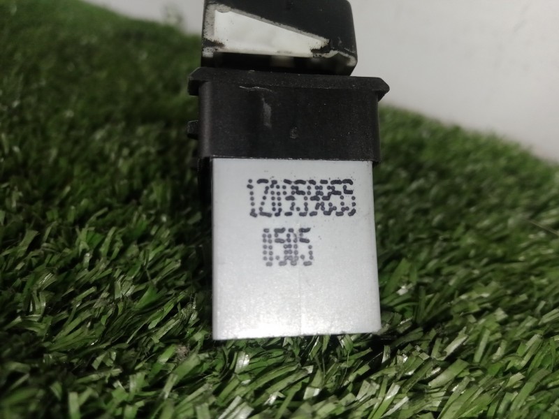 Recambio de mando elevalunas trasero izquierdo para skoda octavia berlina (1z3) 1.9 tdi referencia OEM IAM 1Z0959855  