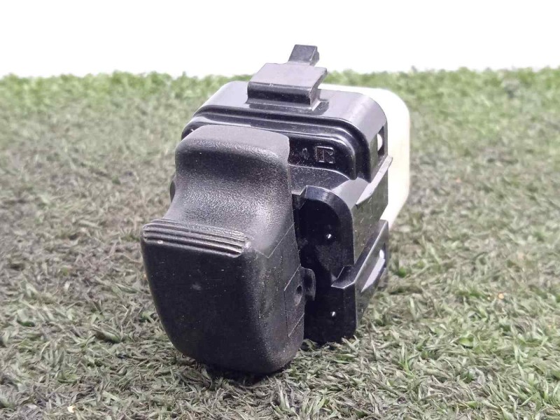 Recambio de mando elevalunas delantero derecho para mitsubishi space wagon (n80/n90) referencia OEM IAM 4413Y8D  