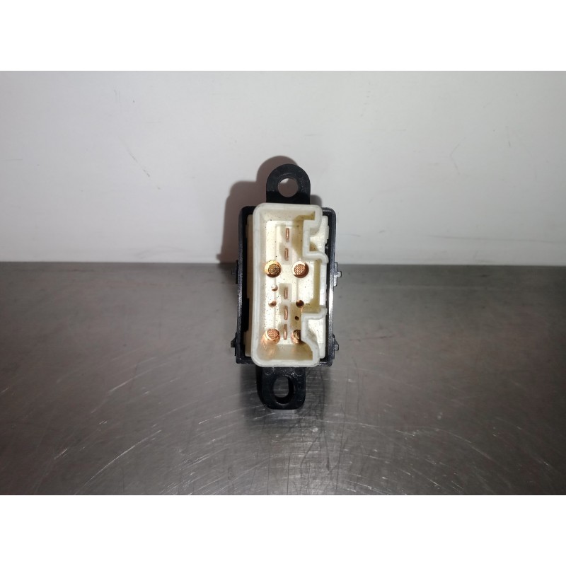 Recambio de mando elevalunas delantero derecho para mazda premacy (cp) 2.0 cat referencia OEM IAM 3582E1N 5.PINES 