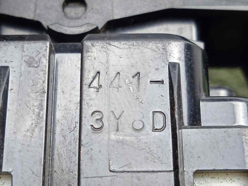 Recambio de mando elevalunas delantero derecho para mitsubishi space wagon (n80/n90) referencia OEM IAM 4413Y8D  