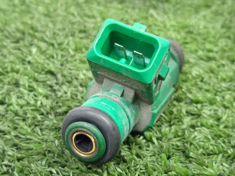 Recambio de inyector para peugeot 106 (s2) 1.1 referencia OEM IAM 0280156025  2.PINES
