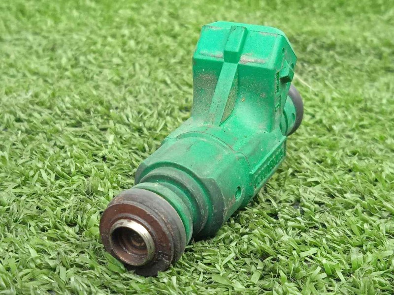 Recambio de inyector para peugeot 106 (s2) 1.1 referencia OEM IAM 0280156025  2.PINES