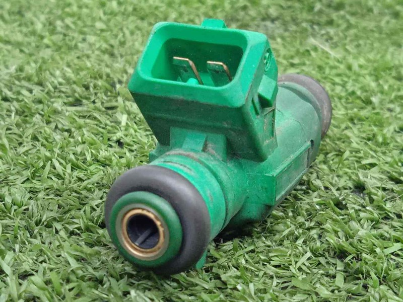 Recambio de inyector para peugeot 106 (s2) 1.1 referencia OEM IAM 0280156025  2.PINES