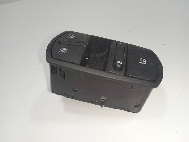 Recambio de mando elevalunas delantero izquierdo para opel corsa e gsi referencia OEM IAM 13430017  