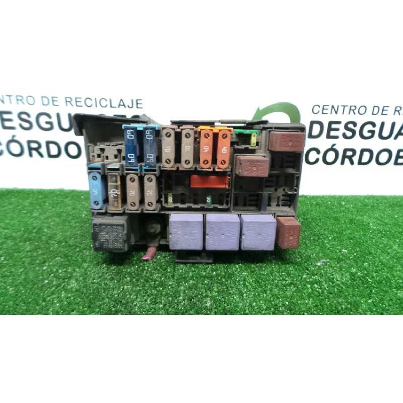 Recambio de caja reles / fusibles para renault laguna ii (bg0) 1.9 dci diesel cat referencia OEM IAM 8200283136  