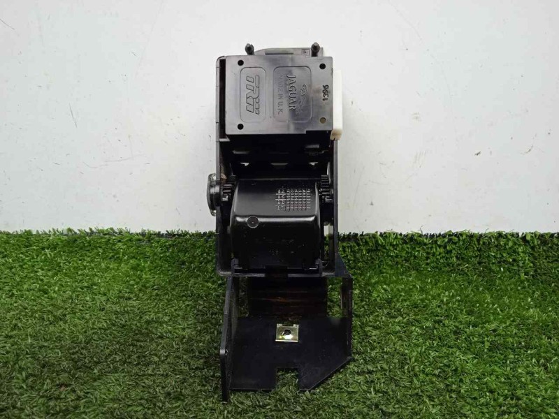 Recambio de mando elevalunas trasero izquierdo para jaguar xj6/12 4.0 cat referencia OEM IAM DBC12339  