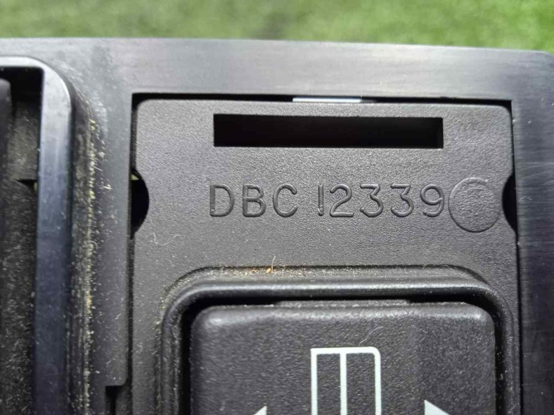 Recambio de mando elevalunas trasero izquierdo para jaguar xj6/12 4.0 cat referencia OEM IAM DBC12339  