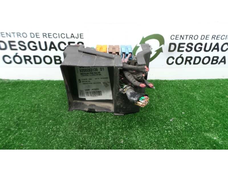 Recambio de caja reles / fusibles para renault laguna ii (bg0) 1.9 dci diesel cat referencia OEM IAM 8200283136  