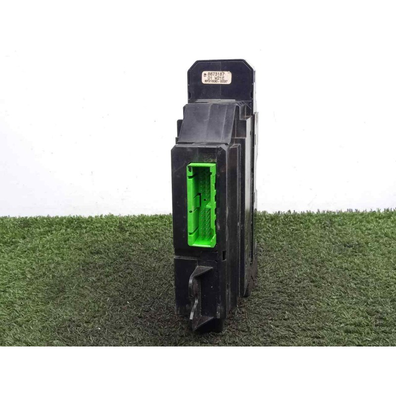 Recambio de mando elevalunas delantero derecho para volvo s60 berlina 2.4 cat referencia OEM IAM 867318701W21E  MP215300037