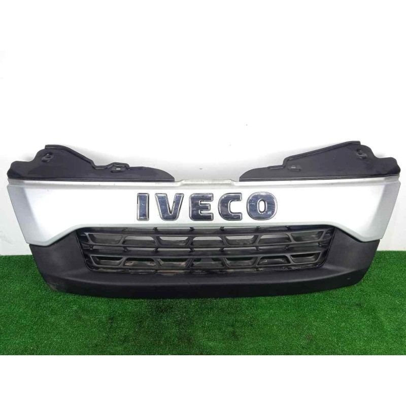 Recambio de rejilla delantera para iveco daily furgón 2.3 diesel referencia OEM IAM 5801342732 12-14 