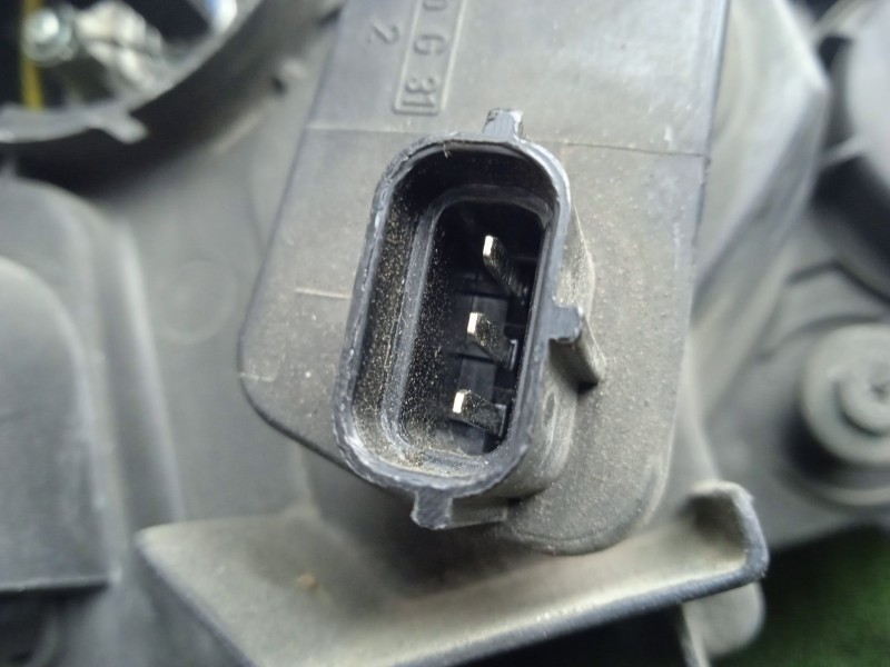 Recambio de faro izquierdo para ssangyong rodius 2.7 turbodiesel cat referencia OEM IAM SINREFERENCIA  