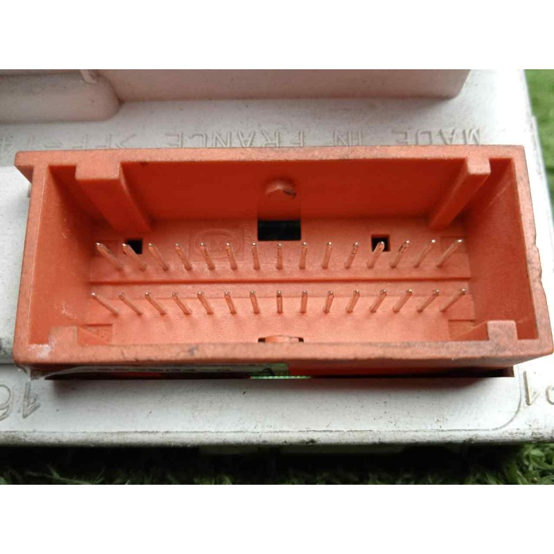 Recambio de pantalla multifuncion para renault megane ii berlina 3p referencia OEM IAM 8200107839B-216676711-NS02180288 SAGEN 