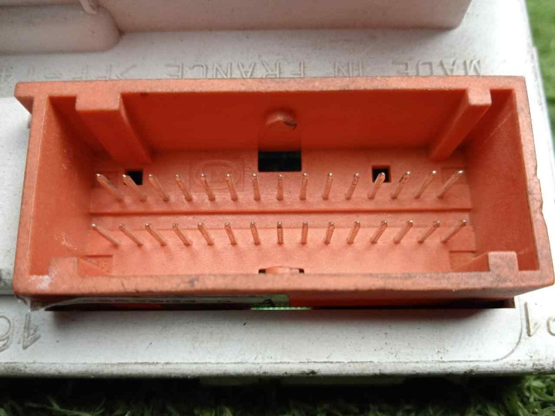 Recambio de pantalla multifuncion para renault megane ii berlina 3p referencia OEM IAM 8200107839B-216676711-NS02180288 SAGEN 