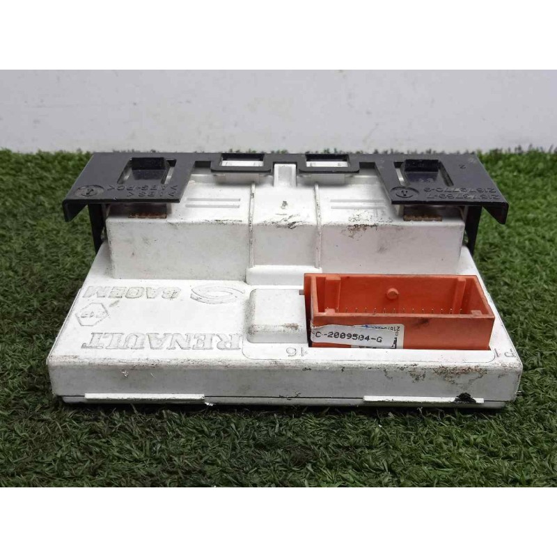 Recambio de pantalla multifuncion para renault megane ii berlina 3p referencia OEM IAM 8200107839B-216676711-NS02180288 SAGEN 