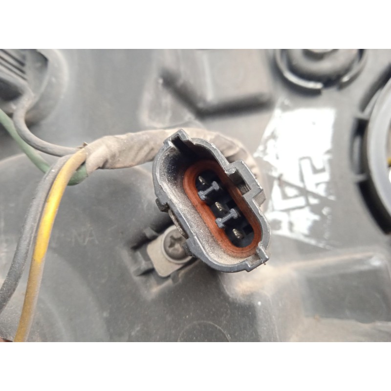 Recambio de faro izquierdo para ssangyong rodius 2.7 turbodiesel cat referencia OEM IAM SINREFERENCIA  