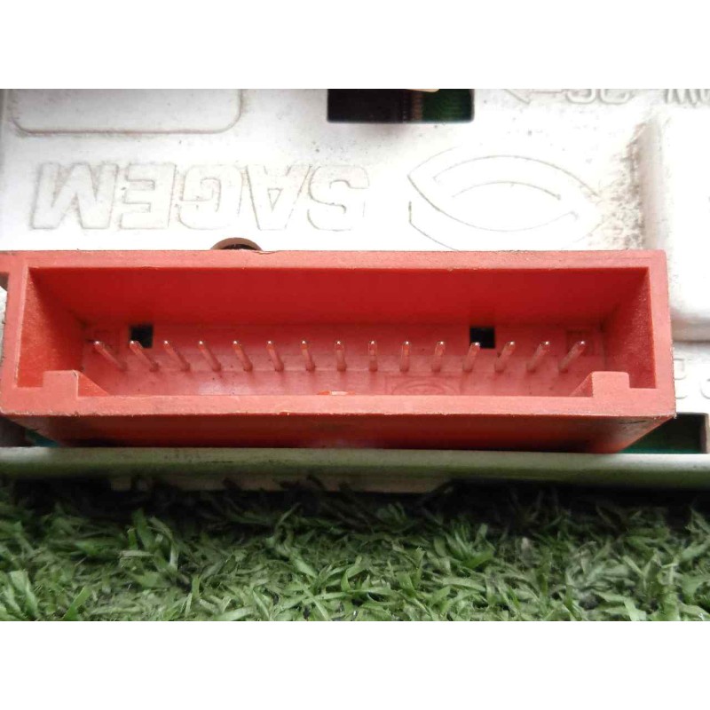 Recambio de pantalla multifuncion para renault kangoo (f/kc0) referencia OEM IAM P7700436305A-216562107A-NS7521411K  